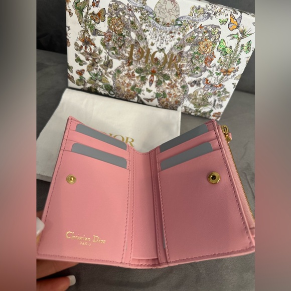 ๐SOLD๐ New Dior Caro Dahlia Wallet in Antique Pink - Picture 12 of 13
